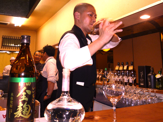 ソムリエの内野隆之さん